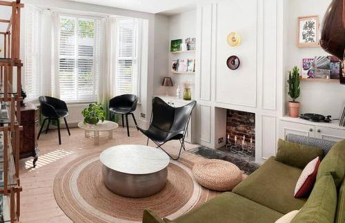 Stylish & Spacious! A Victorian House in Zone 1! - Foto 1