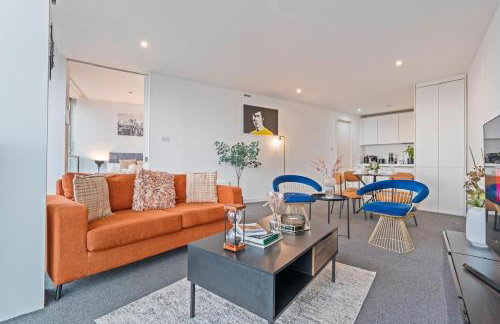 High-Rise Luxury 2-Beds and 2-Baths - Central - Relocation, and Family Friendly - Foto 1