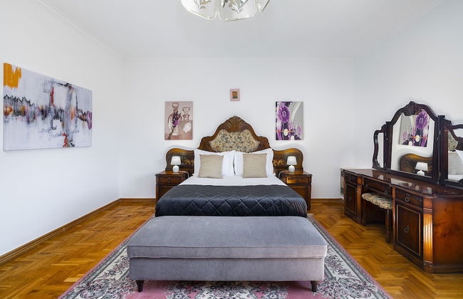 Perfect Family Hideout Residence W/Ac & 4Br + 5Ba - Photo 5