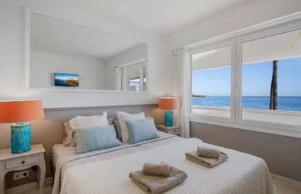 Beach-line apartment with 3 bedrooms in Estepona - Photo 5