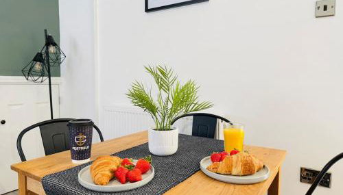 Comfy 4 Bed Home - Port Talbot - Perfect for Contractors & Families - Foto 2