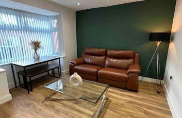 Dallas House - Easy links to LHR and London - Foto 1