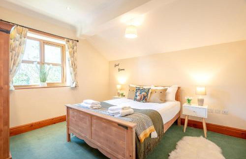 Pendle View Gatehouse Lakeside Stay - Photo 3