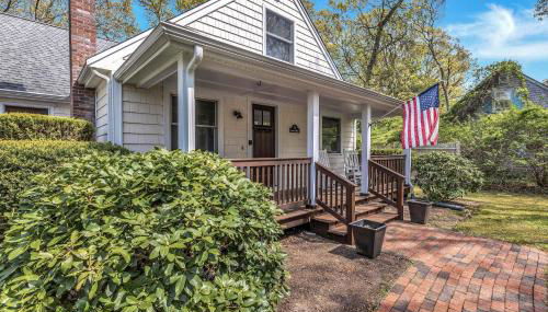 Jenkins Pond Beach Access with BBall Hoop & Grill, Bright Cape Cod Retreat near Jenkins Pond in Falmouth - Parking, Modern Retreat with Outdoor Space, 24 Hour Hospitality - Foto 4