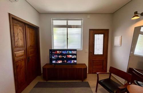 Rustic House with Large Garage - Close to the Beach - Foto 2