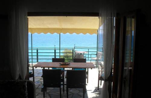 Kamari Guesthouse - Photo 10