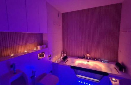 Apartament Corner Cappuccino z wanną z hydromasażem w centrum Tomaszowa! Parliamo anche Italiano! - Foto 1