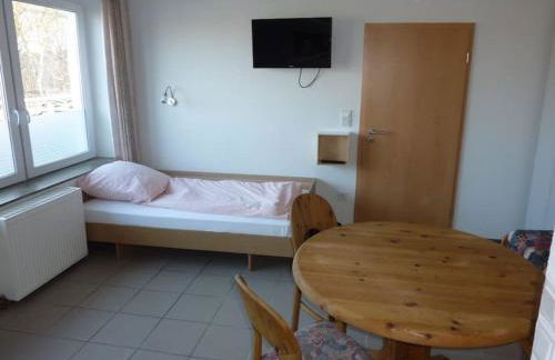 Monteurwohnung 2 Zimmer 5 Betten, Küche, Bad, Waschmaschine - Photo 2