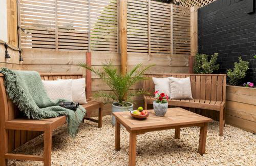 The Lodge - Elegant Comfort in a Peaceful Setting - Photo 37