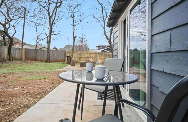 3-story 6-bedroom 4 Bathrooms 3min-asian Dist - Photo 20