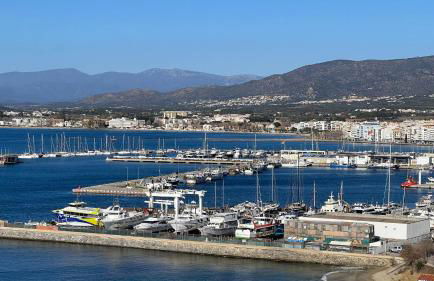 Precioso apartamento con vistas espectaculares de la Bahia Roses AV-48 - Foto 4