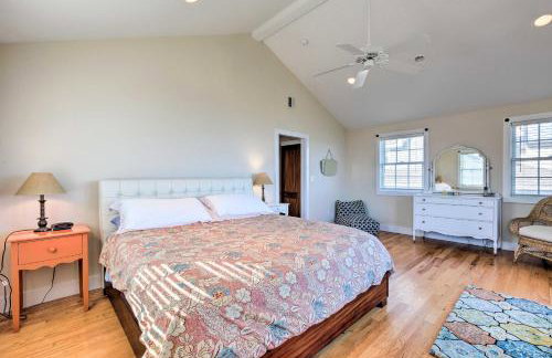 Luxe Waterfront East Quogue Home with Beach On-Site! - Foto 14