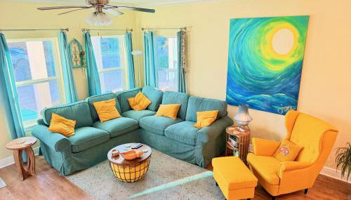 Walk Downtown, Private Parking, Short Drive to Beach & NAS - Foto 1