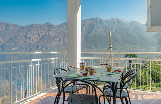 Charming 4-bed Apartment -lake Views & Balconies - Foto 23