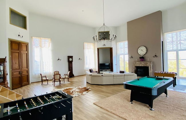 Elegant Hillside Mansion - Photo 22