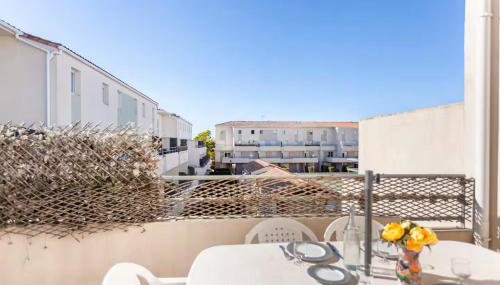 LE BLEU CAMARGUE - T3 EN DUPLEX CLASSÉ 3 ETOILES - CLIM - ARRIVÉE AUTONOME - Piscine privative à la résidence - Parking Gratuit - Wifi FIBRE - Animaux acceptés - Idéale Famille couple télétravail - Foto 5
