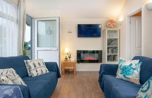 Sunnydaze-detached chalet with 2 bedrooms and 2 bathrooms and private parking outside door - Foto 5