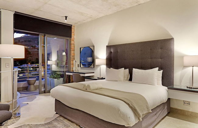 Metropolis 1108 - Adults Only - Photo 3