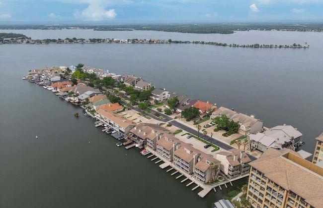 Cape Terrace Waterfront Oasis - Foto 18