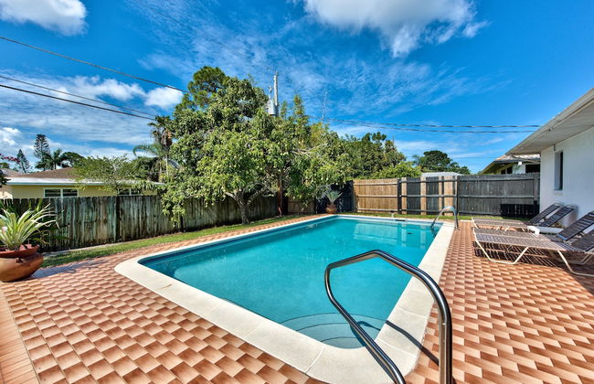 Avanti Vacation Rental, Relaxing 3-BR Retreat with Private Pool Minutes from Vanderbilt Beach and Delnor-Wiggins State Park. Enjoy Southern Exposure, BBQ Area, and Pet-Friendly Comfort - Foto 14