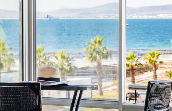 Cape Towns Charming Seaside Avaya Apartment - Photo 16