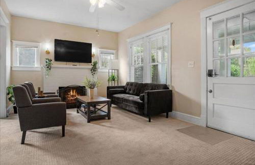 Entire Spacious Home Near DC - Photo 4