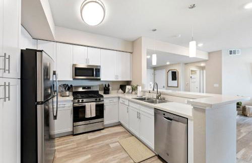 Designer Apt w Jacuzzi Walk To Casino & iMax - Foto 21