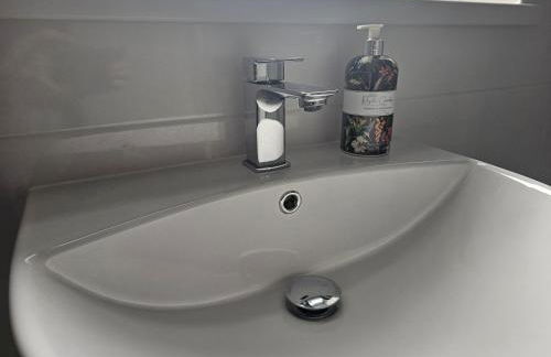 Stylish home in trendy area close to city centre, with parking - Foto 12