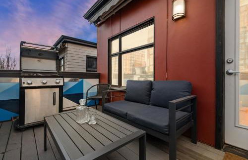 Walkable Rooftop Retreat 2BR, Workspace & BBQ - Foto 4