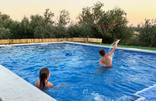 Casa Caraza. Un olivar con vistas al castillo de Juego de Tronos - Foto 23