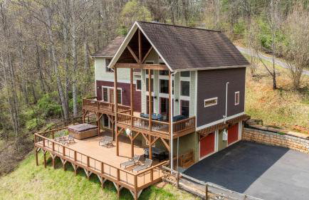 Private Retreat w/ Hot Tub, Amazing Views, Game Room Silver Spoon by Avantstay - Foto 66