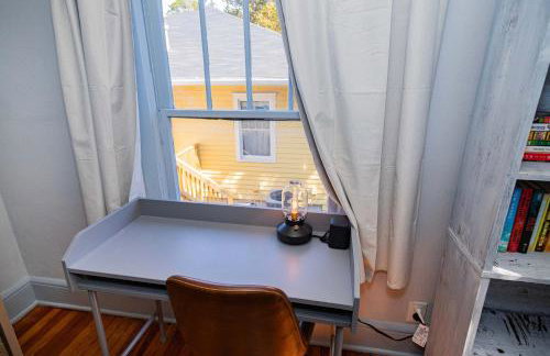 Bright and Sunny Springfield Carriage House - Photo 19