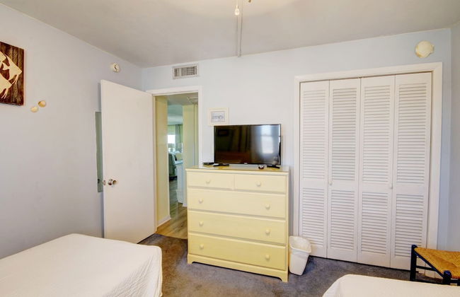 456 El Matador 2 Bedroom Condo by RedAwning - Photo 6