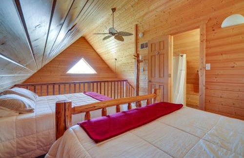 Lakefront Columbia Cabin with Porch and Shared Dock - Foto 17