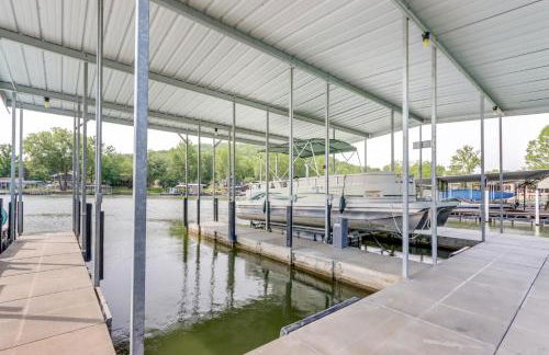 Fire Pit and Dock Lake of the Ozarks Retreat! - Foto 29
