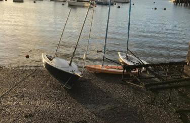 Waterfront Boathouse - Drift Cottage - Foto 18