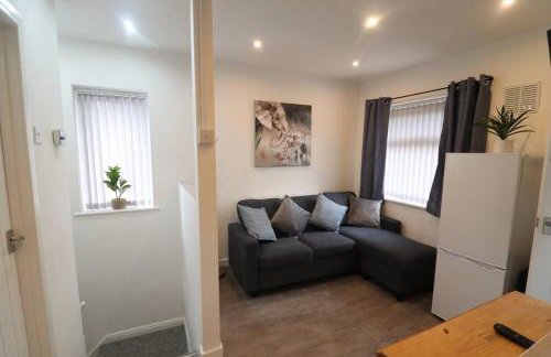 Cosy two bedroom first floor apartment - Photo 11