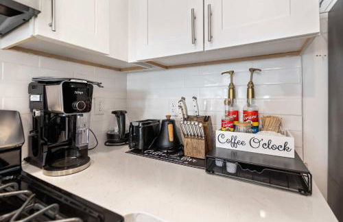 4BR 2BA Hot Tub Home By The Bay - Foto 16