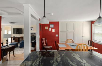 Cozy Colchester Cabin near Lake by RedAwning - Foto 20