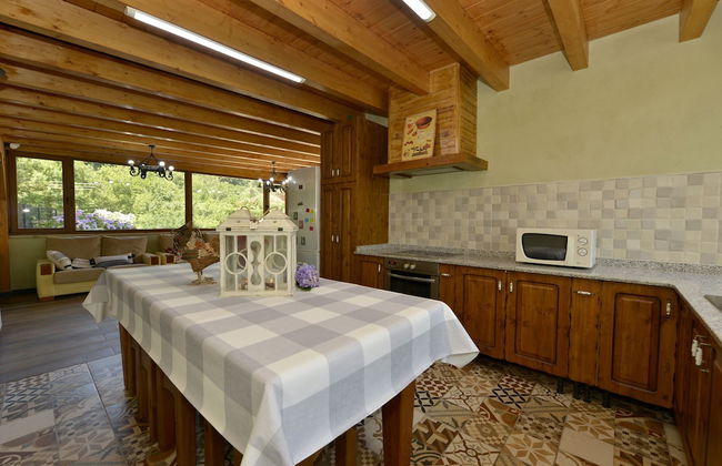 Piscina climatizada y cubierta 365 dias en Casa Rural con Encanto El Puentuco una de las casas mas valoradas de Cantabria - Foto 30