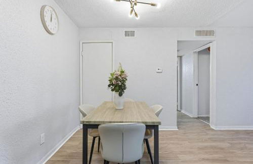 Cozy, modern apartment with bright interiors - Photo 5