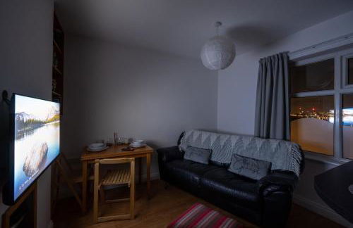 Luxury 1st floor modern flat, close to city with free parking - Photo 18