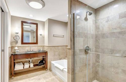 2B Beachfront condo! Pool! Games! 15 mins to PBI! - Foto 50