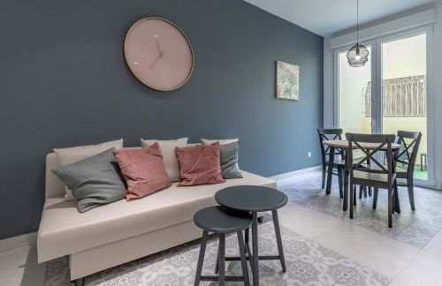 Chic & Comfortable Apartment, Private Terrace - Photo 1