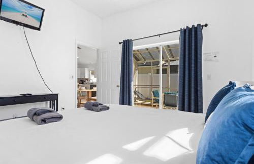 Amazing Pool Spacious 3BR House near Disney - Photo 14