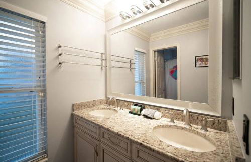 Family Home with Pool, Game Room, and Grill Near Disney - Foto 21