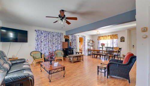 Waterfront Lake George Retreat with Shared Dock - Foto 2