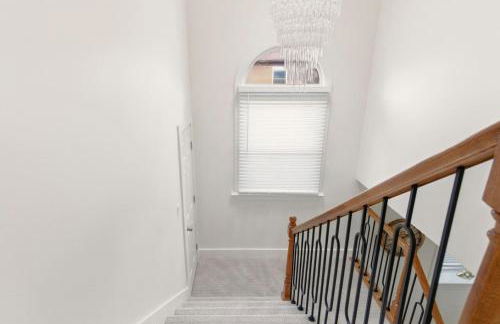 New Modern Updated Secure and Private Home - Foto 54