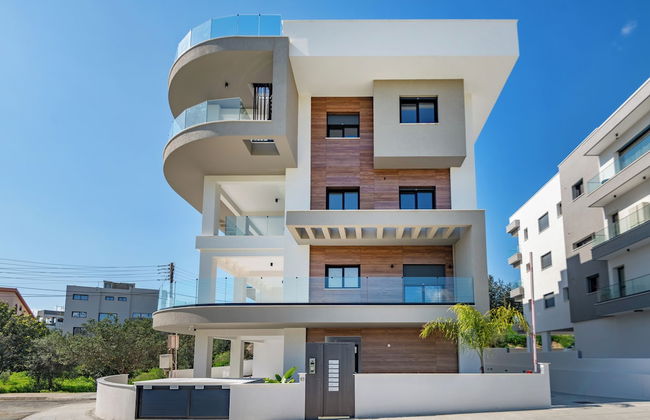 Sanders Eduardovich Limassol - Foto 72