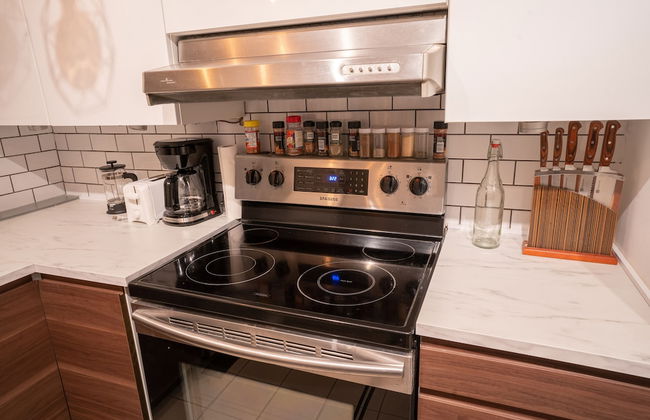 SUPERB 1 Bed Apt. Steps Away From Metro - Foto 7